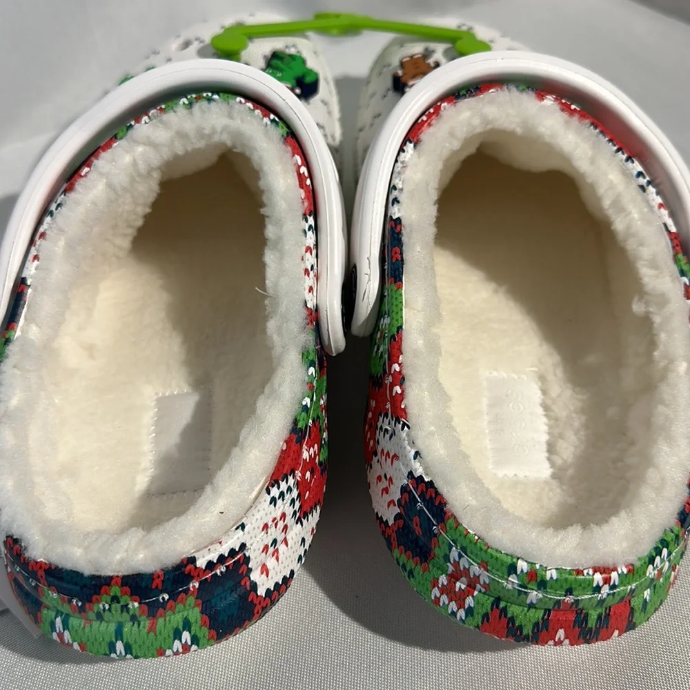 NEW Crocs Lined Christmas Charms Size 4M/6W